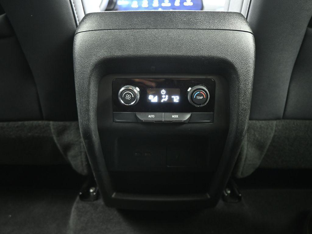 used 2025 Chevrolet Traverse car, priced at $35,998