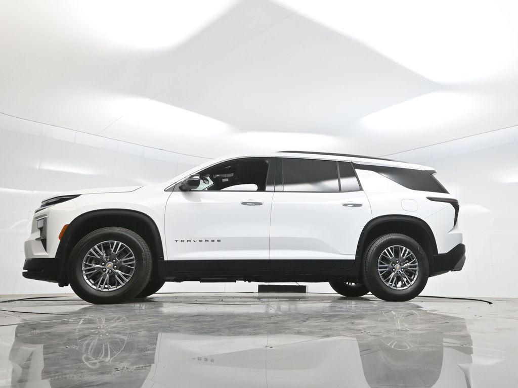 used 2025 Chevrolet Traverse car, priced at $35,998