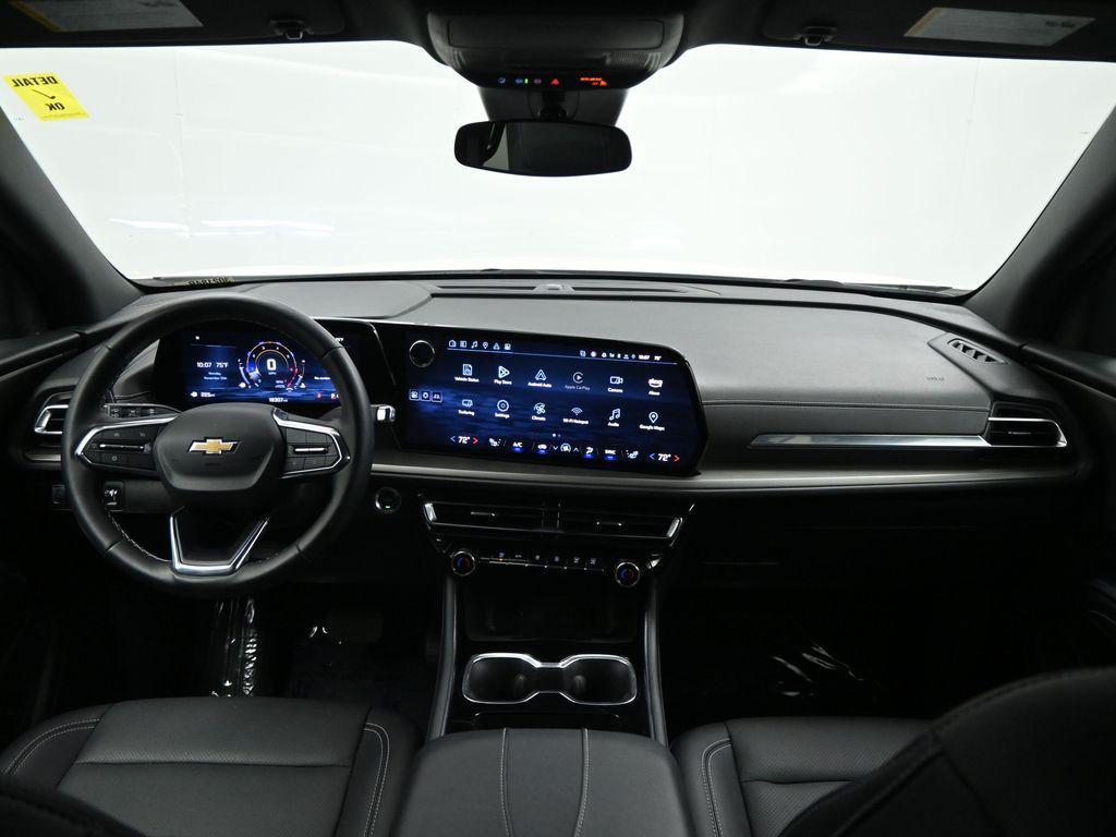 used 2025 Chevrolet Traverse car, priced at $35,998