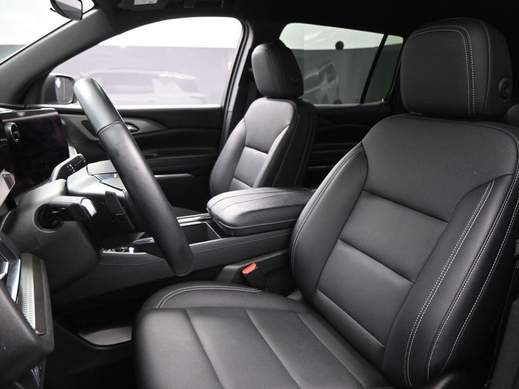 used 2025 Chevrolet Traverse car, priced at $35,998