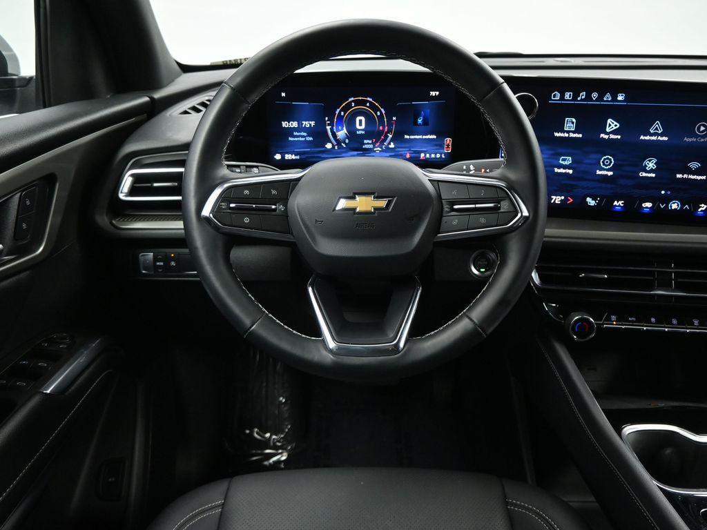 used 2025 Chevrolet Traverse car, priced at $35,998