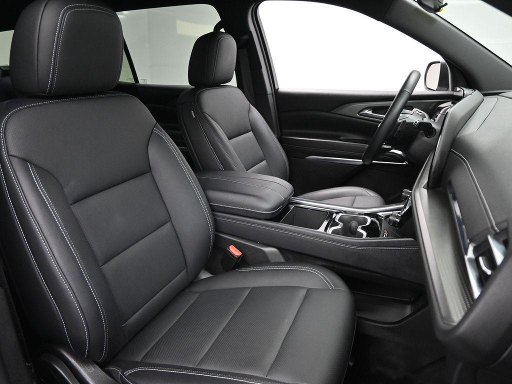 used 2025 Chevrolet Traverse car, priced at $35,998