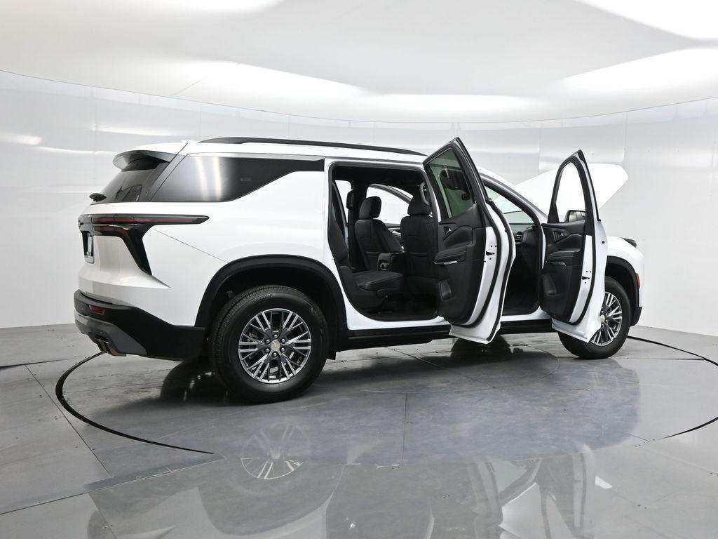 used 2025 Chevrolet Traverse car, priced at $35,998