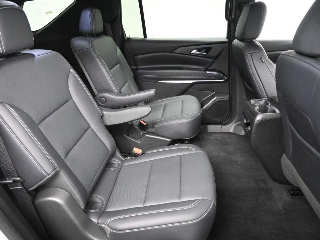 used 2025 Chevrolet Traverse car, priced at $35,998