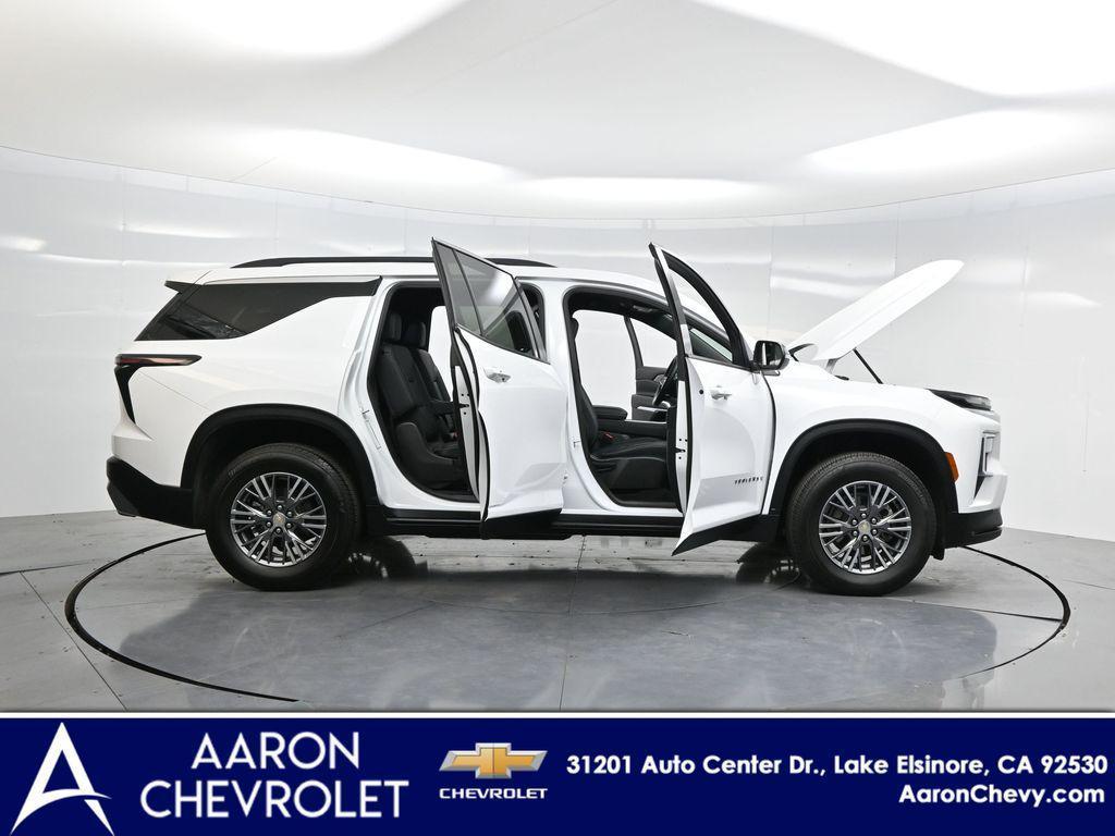 used 2025 Chevrolet Traverse car, priced at $35,998