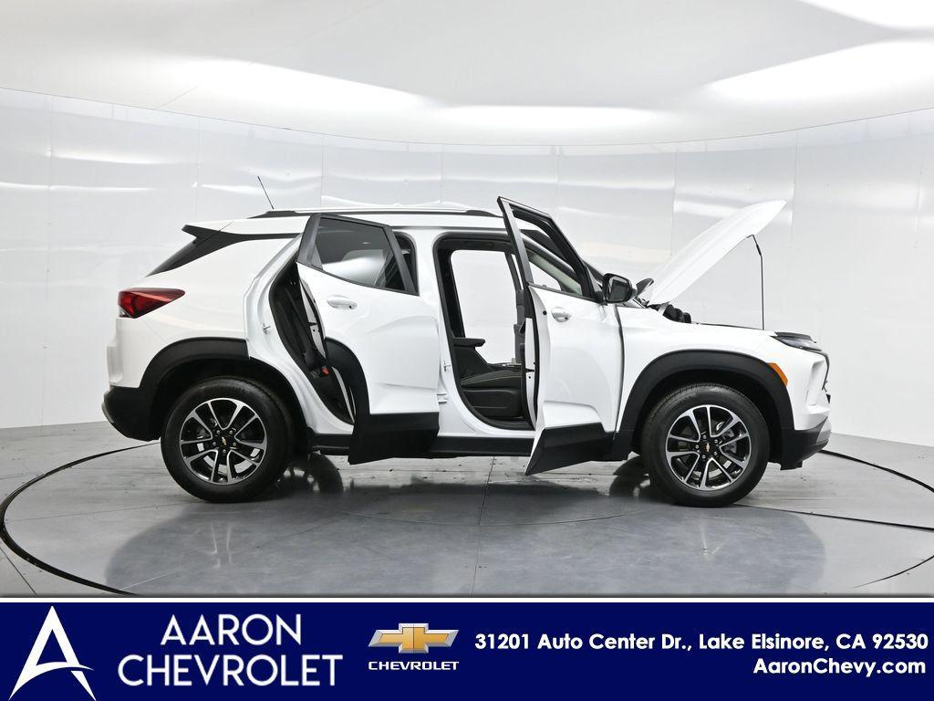 new 2025 Chevrolet TrailBlazer car, priced at $32,377