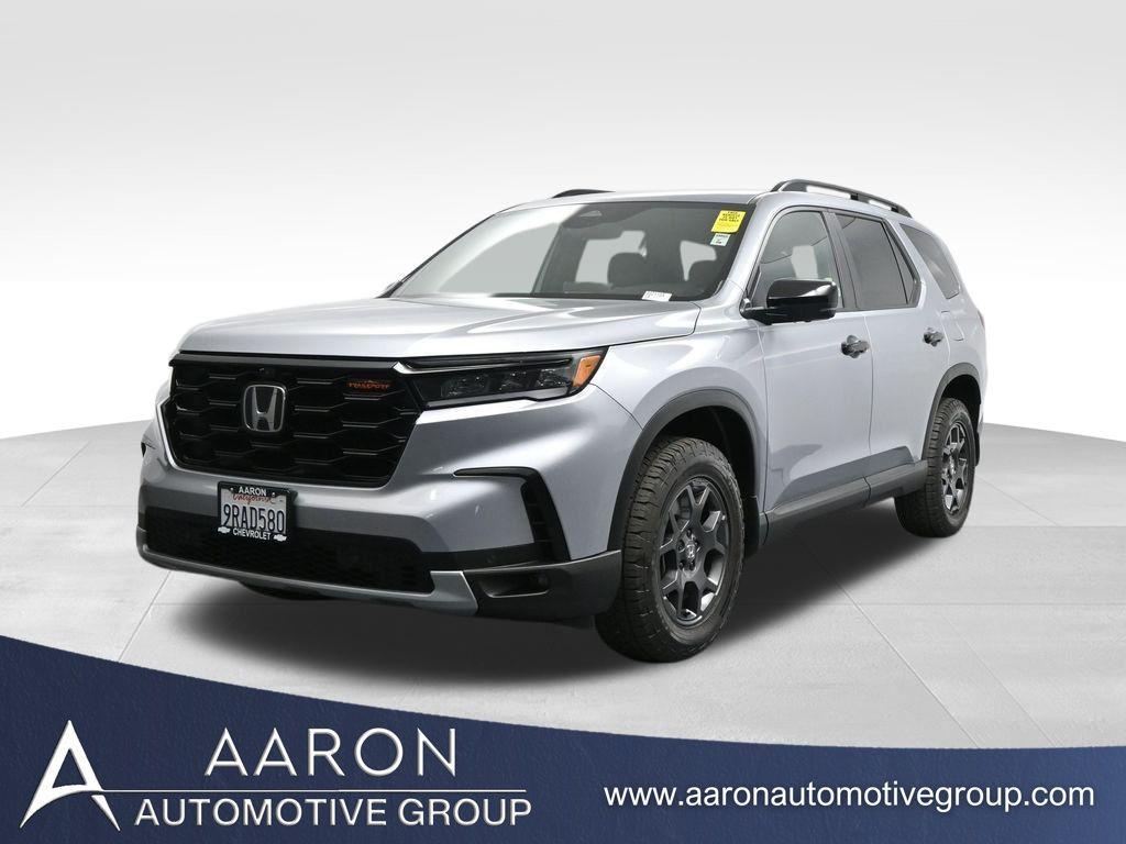 used 2025 Honda Pilot car, priced at $41,000