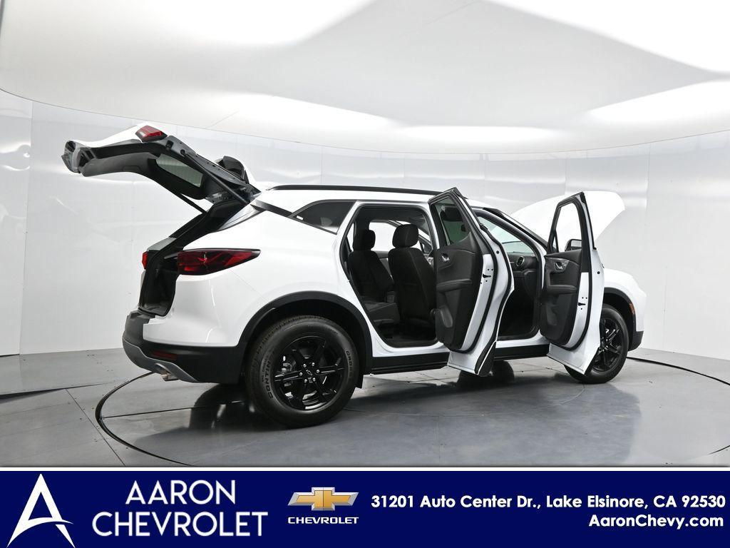 new 2025 Chevrolet Blazer car, priced at $38,304