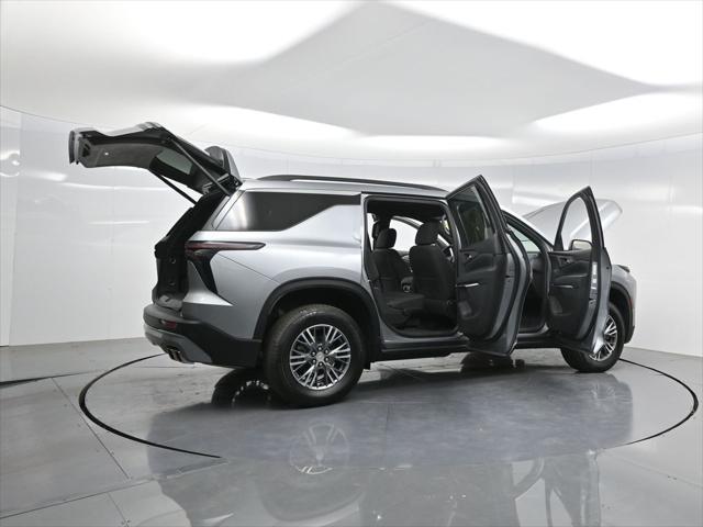 used 2025 Chevrolet Traverse car, priced at $38,076