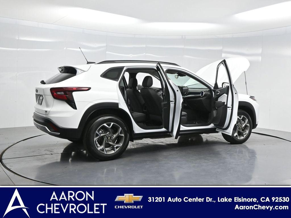 new 2025 Chevrolet Trax car, priced at $26,049