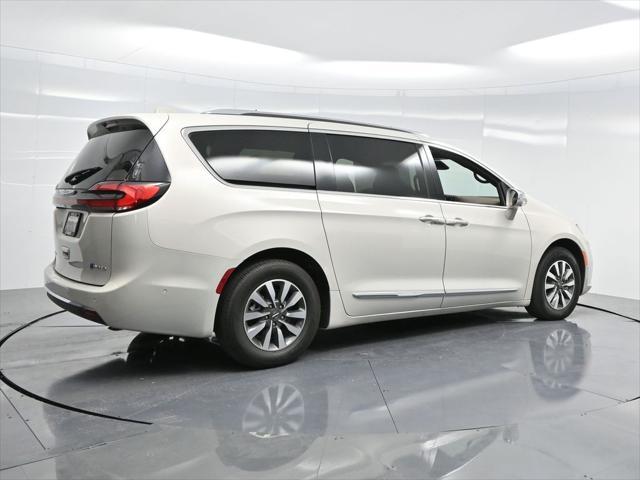 used 2021 Chrysler Pacifica Hybrid car, priced at $30,759