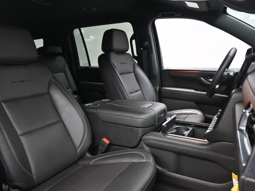 used 2025 GMC Yukon XL car, priced at $82,999