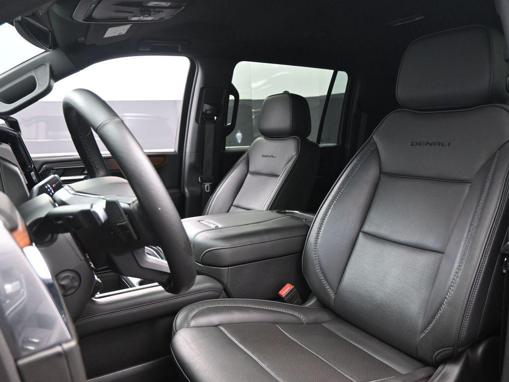 used 2025 GMC Yukon XL car, priced at $82,999