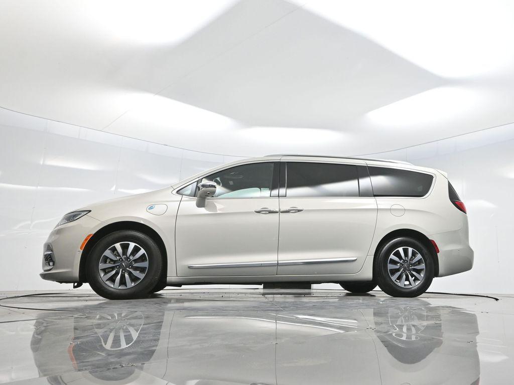 used 2021 Chrysler Pacifica Hybrid car, priced at $29,500