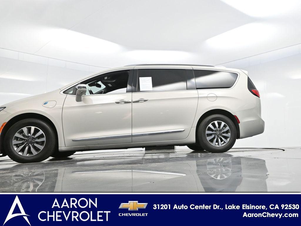 new 2021 Chrysler Pacifica Hybrid car