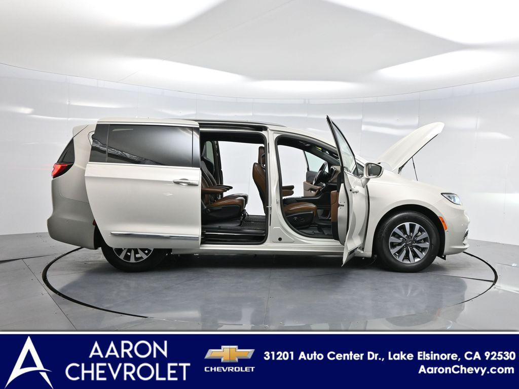 used 2021 Chrysler Pacifica Hybrid car, priced at $29,500