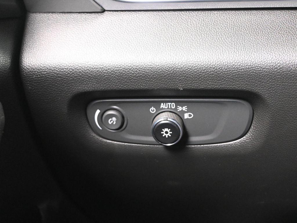 used 2022 Chevrolet Traverse car, priced at $30,236