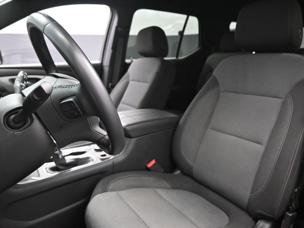 used 2022 Chevrolet Traverse car, priced at $30,236