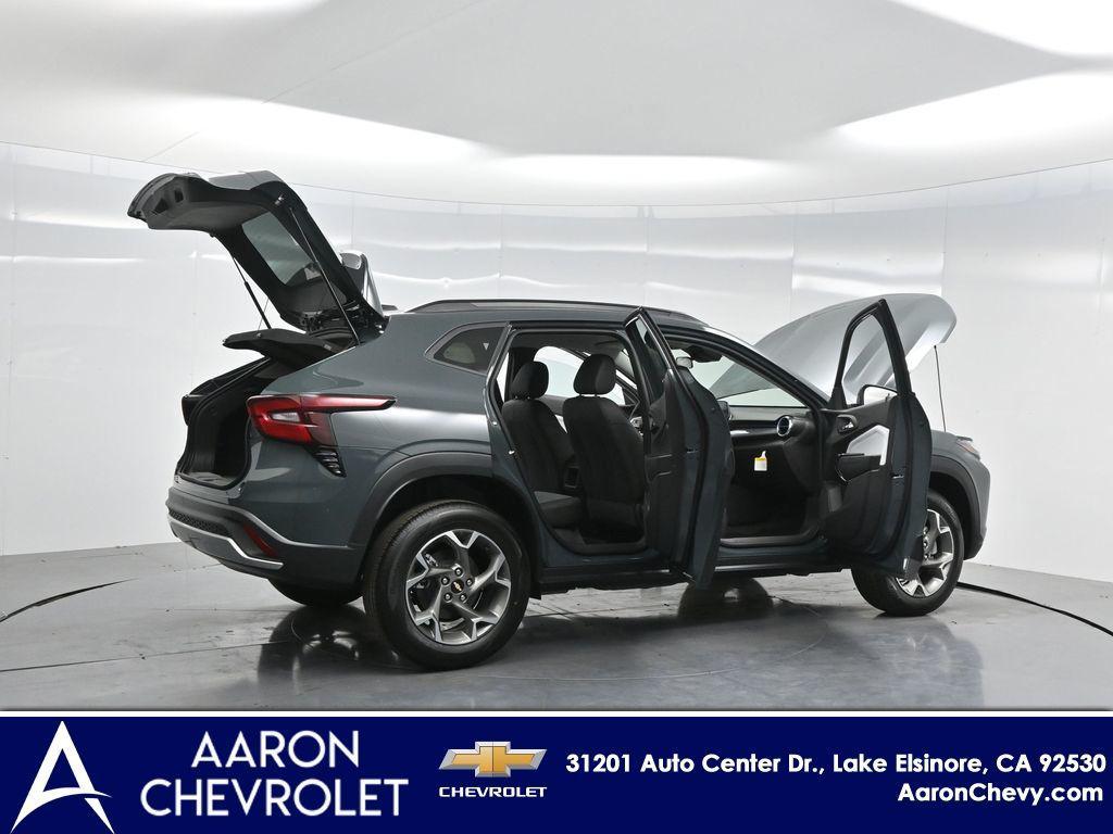 new 2025 Chevrolet Trax car, priced at $26,084