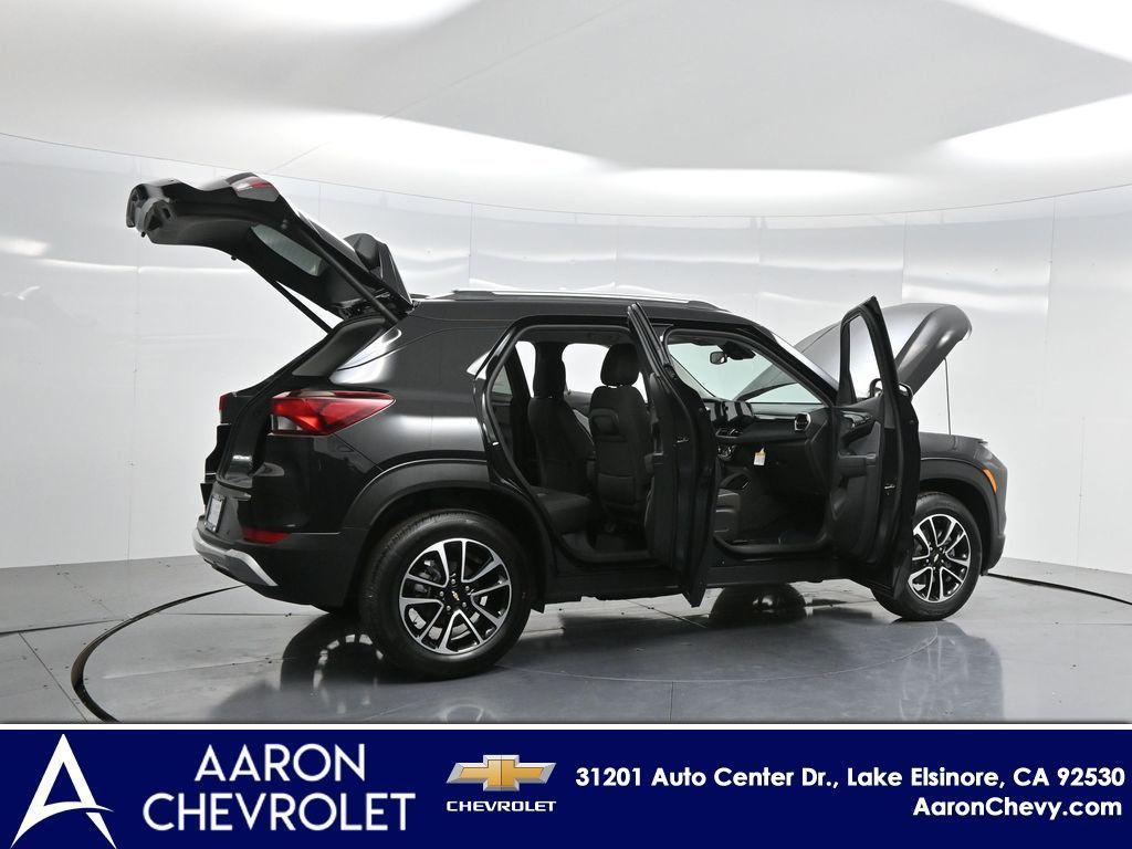 new 2025 Chevrolet TrailBlazer car, priced at $27,620