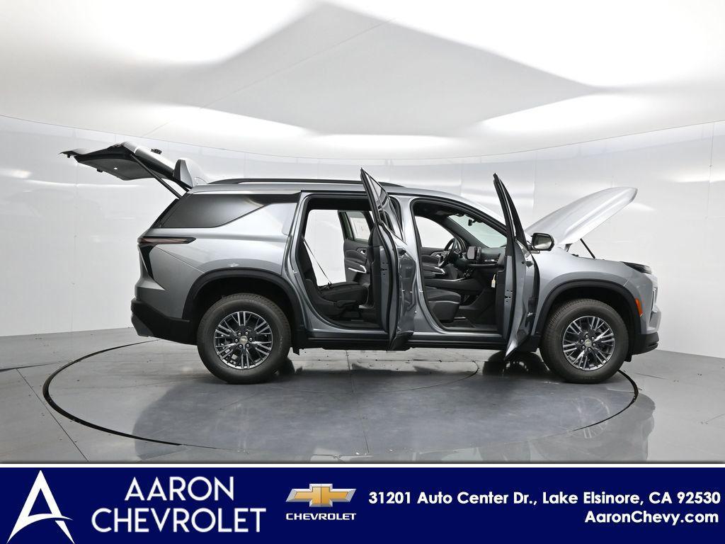 new 2026 Chevrolet Traverse car, priced at $43,605