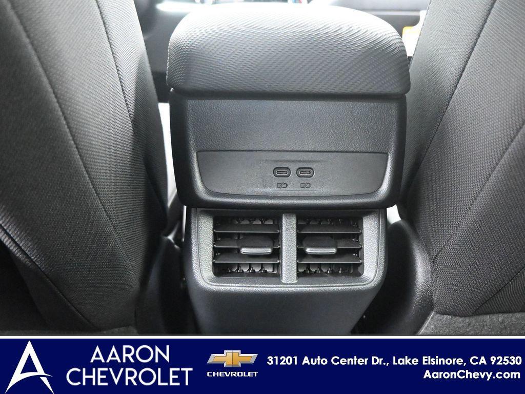 new 2026 Chevrolet Equinox car, priced at $33,593