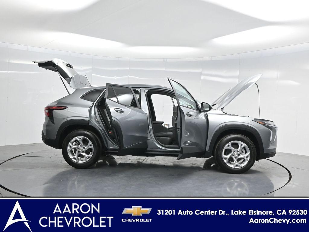 new 2025 Chevrolet Trax car, priced at $22,890