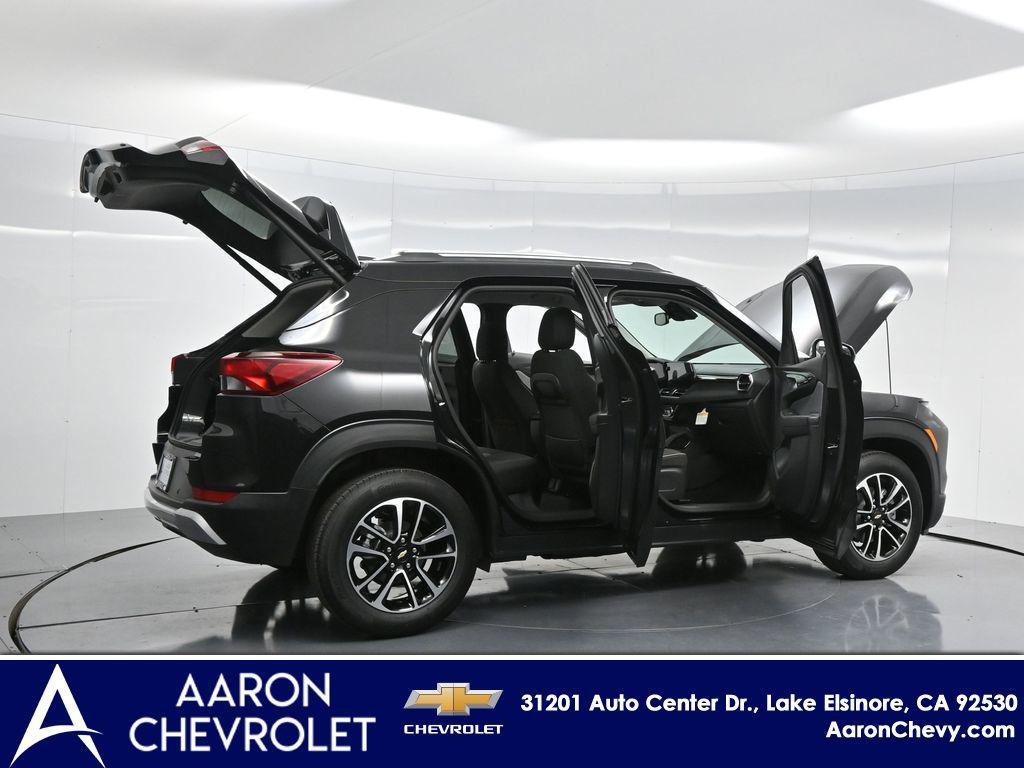 new 2025 Chevrolet TrailBlazer car, priced at $30,599