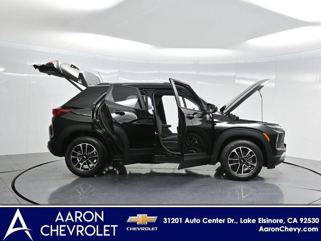 new 2025 Chevrolet TrailBlazer car, priced at $27,620