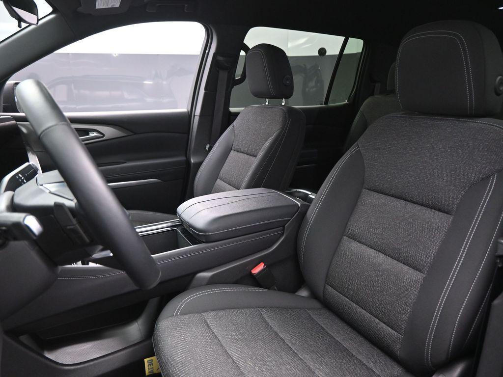 used 2025 Chevrolet Traverse car, priced at $38,461