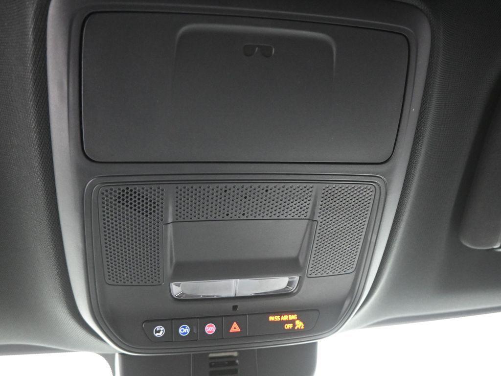 used 2025 Chevrolet Traverse car, priced at $38,461