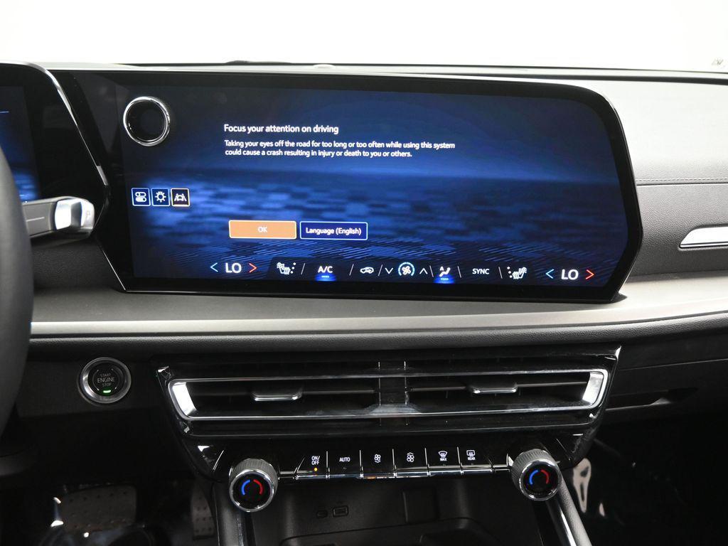 used 2025 Chevrolet Traverse car, priced at $38,461