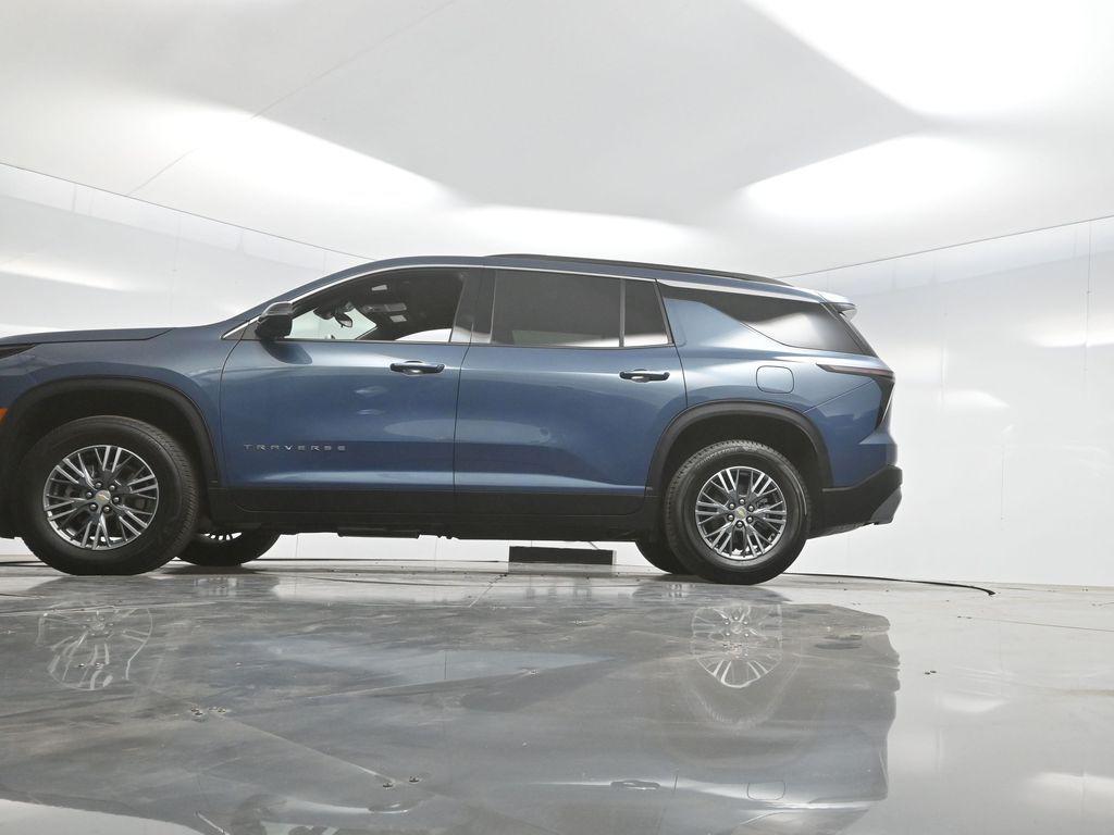 used 2025 Chevrolet Traverse car, priced at $38,461