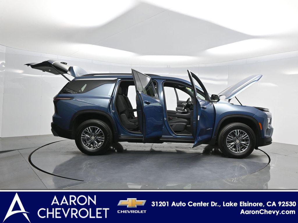 used 2025 Chevrolet Traverse car, priced at $38,461