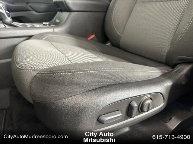 used 2023 Chevrolet Traverse car, priced at $28,440