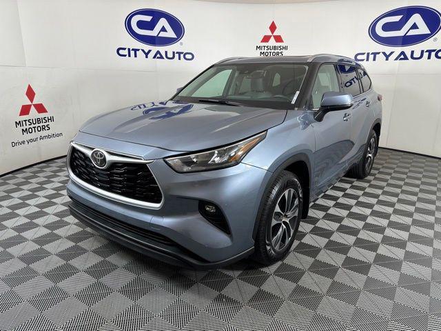 used 2020 Toyota Highlander car, priced at $26,995