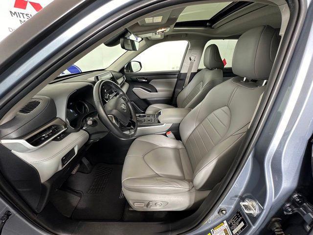 used 2020 Toyota Highlander car, priced at $26,995