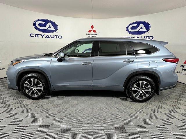 used 2020 Toyota Highlander car, priced at $26,995