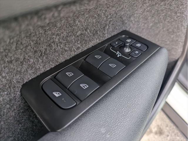 used 2022 Volvo XC40 car, priced at $20,880