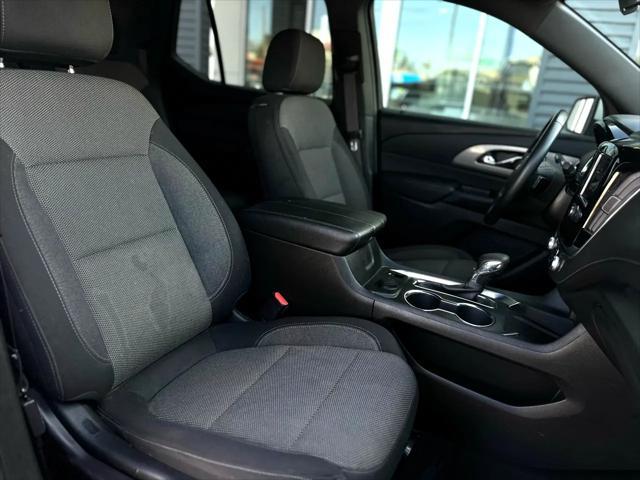 used 2023 Chevrolet Traverse car, priced at $29,999
