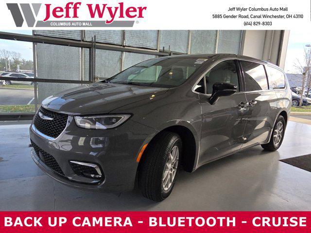 new 2025 Chrysler Pacifica car, priced at $40,247