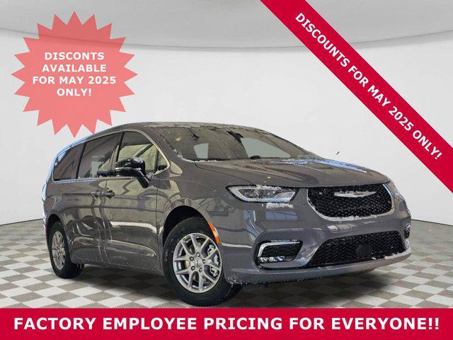 new 2025 Chrysler Pacifica car, priced at $39,215