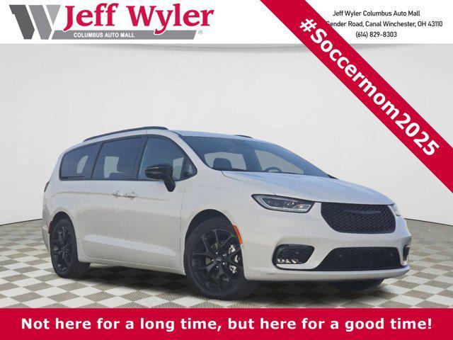 new 2024 Chrysler Pacifica car, priced at $45,199