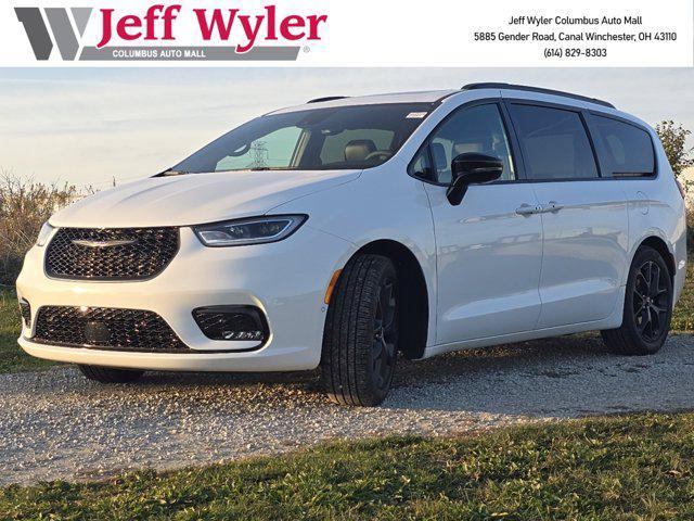 new 2024 Chrysler Pacifica car, priced at $41,997