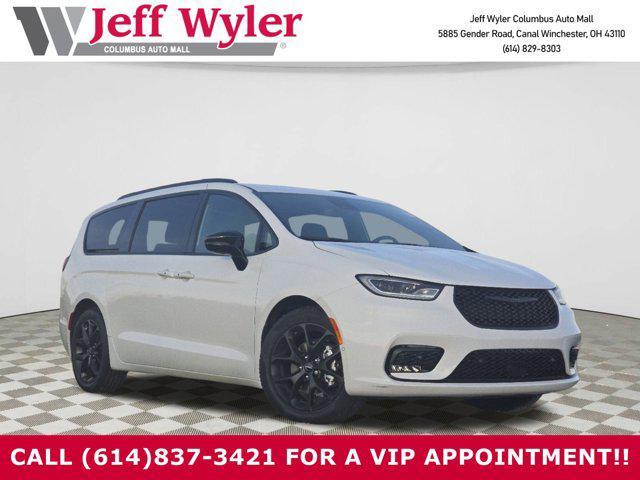 new 2024 Chrysler Pacifica car, priced at $41,997