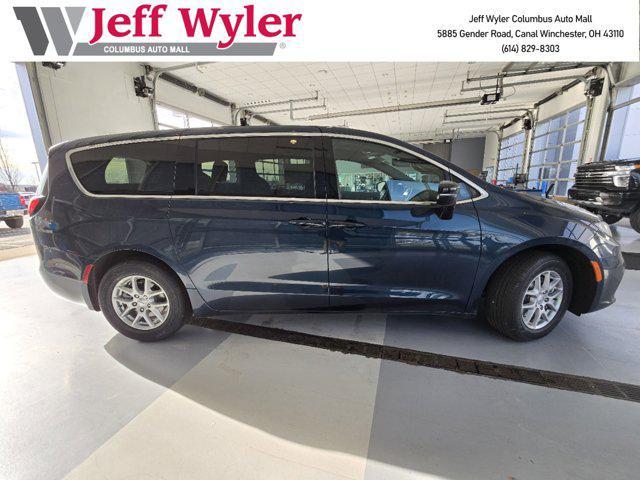 new 2025 Chrysler Pacifica car, priced at $40,247