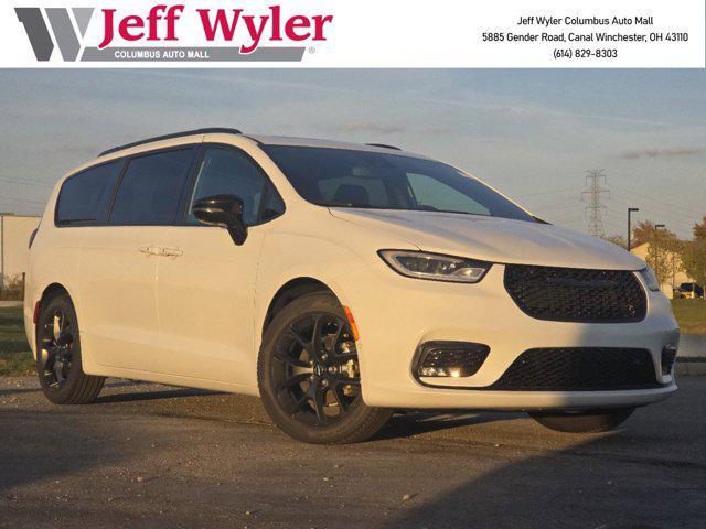 new 2024 Chrysler Pacifica car, priced at $40,497