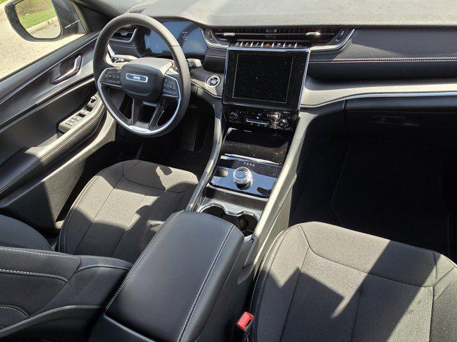 new 2025 Jeep Grand Cherokee car, priced at $39,005