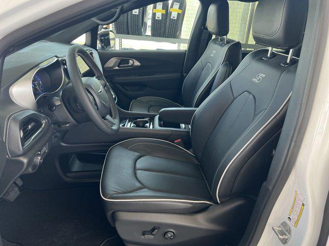 new 2024 Chrysler Pacifica car, priced at $52,855