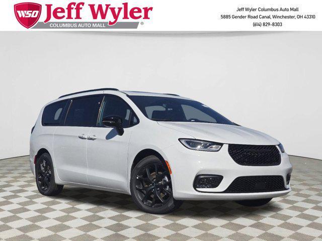 new 2024 Chrysler Pacifica car, priced at $37,995